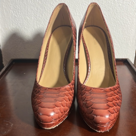 Michael Kors Ethel Burgundy Platform Pumps Size 8.5 - Picture 4 of 5